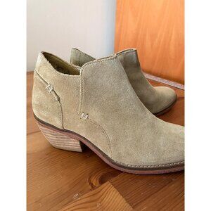 J.SHOES Ladies' Almond Toe Tan Suede Ankle Booties Wood Stacked Heel Side Zip 6